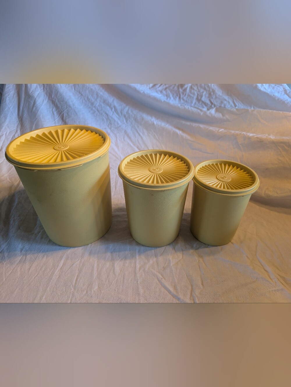 2/100$ Tupperware Yellow Retro Canister Trio - Picture 4 of 10